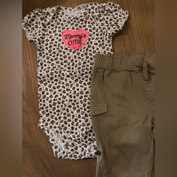Okie Dokie|Baby girl mixed bundle lot, leopard print bodysuit & khaki pants NWT• - Picture 2 of 7